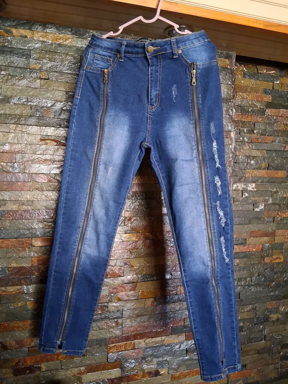 Jeans azul con cierre decorativo - miniatura 3