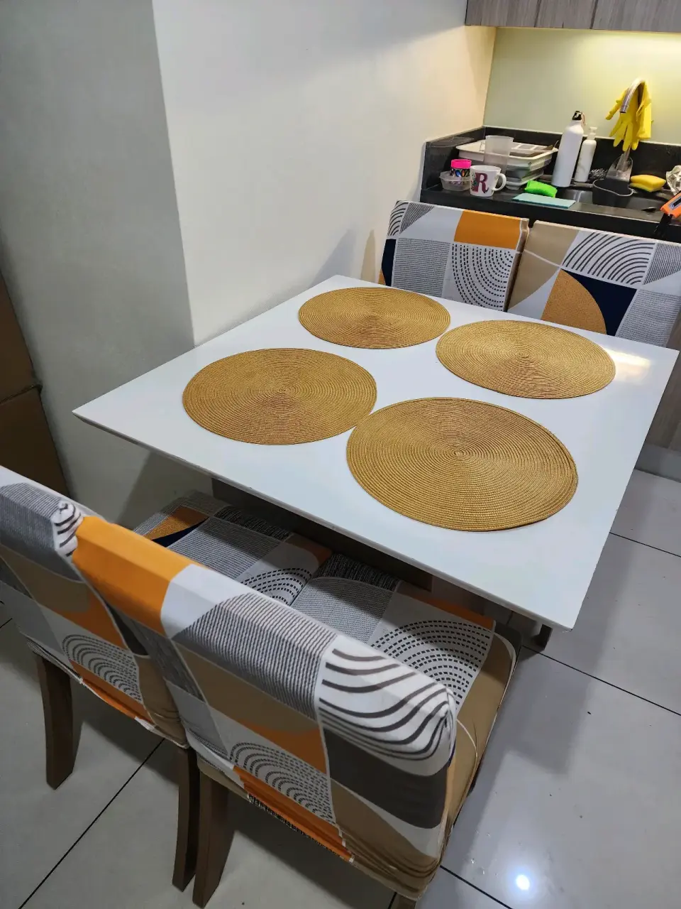 Juego de comedor con sillas - miniatura 1