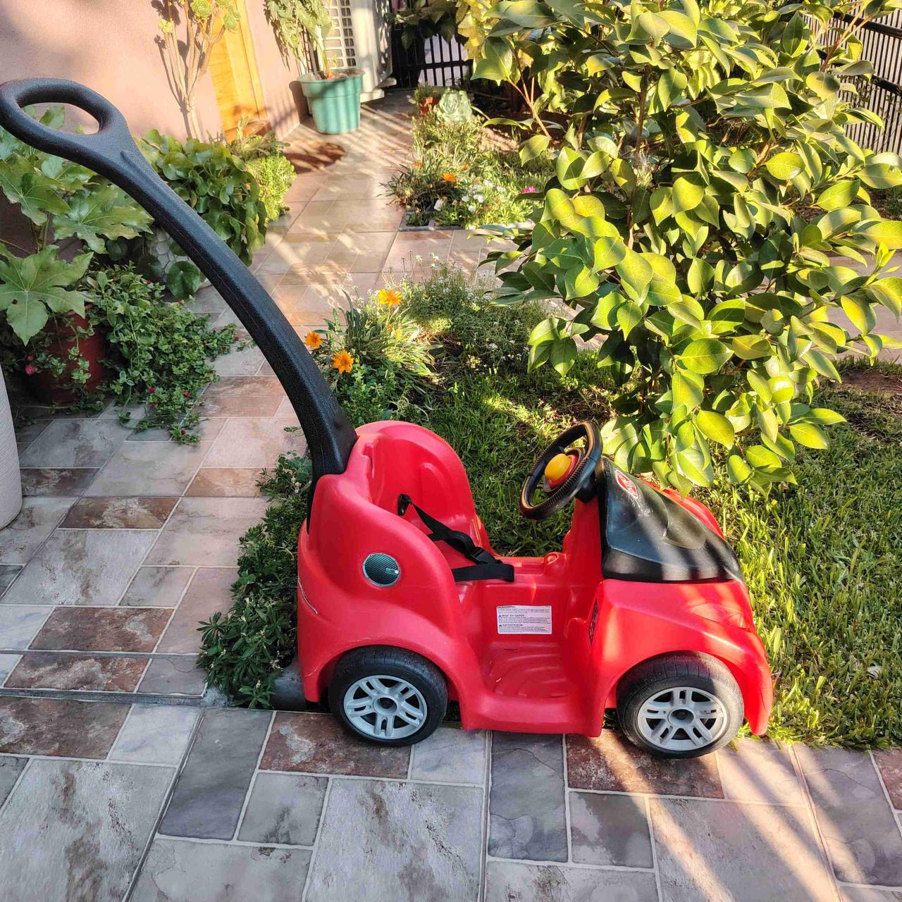 Auto de paseo infantil rojo - miniatura 3