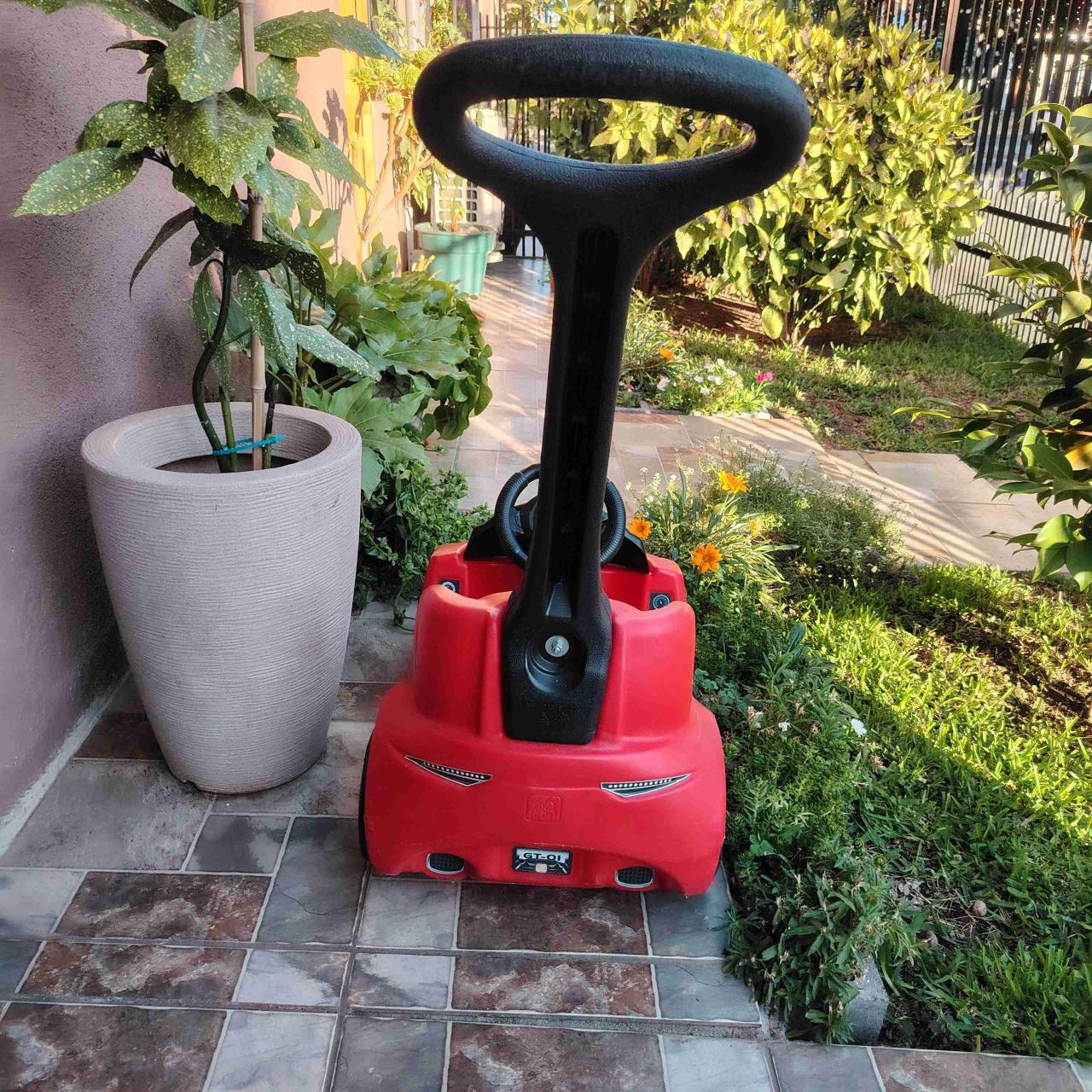 Auto de paseo infantil rojo - miniatura 4