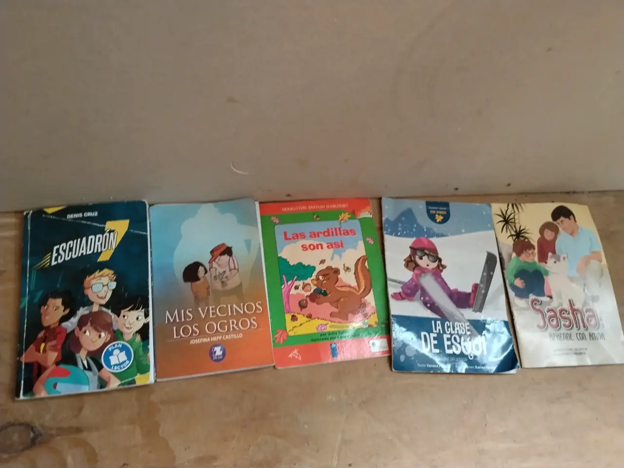 Lote de cinco libros infantiles - miniatura 1