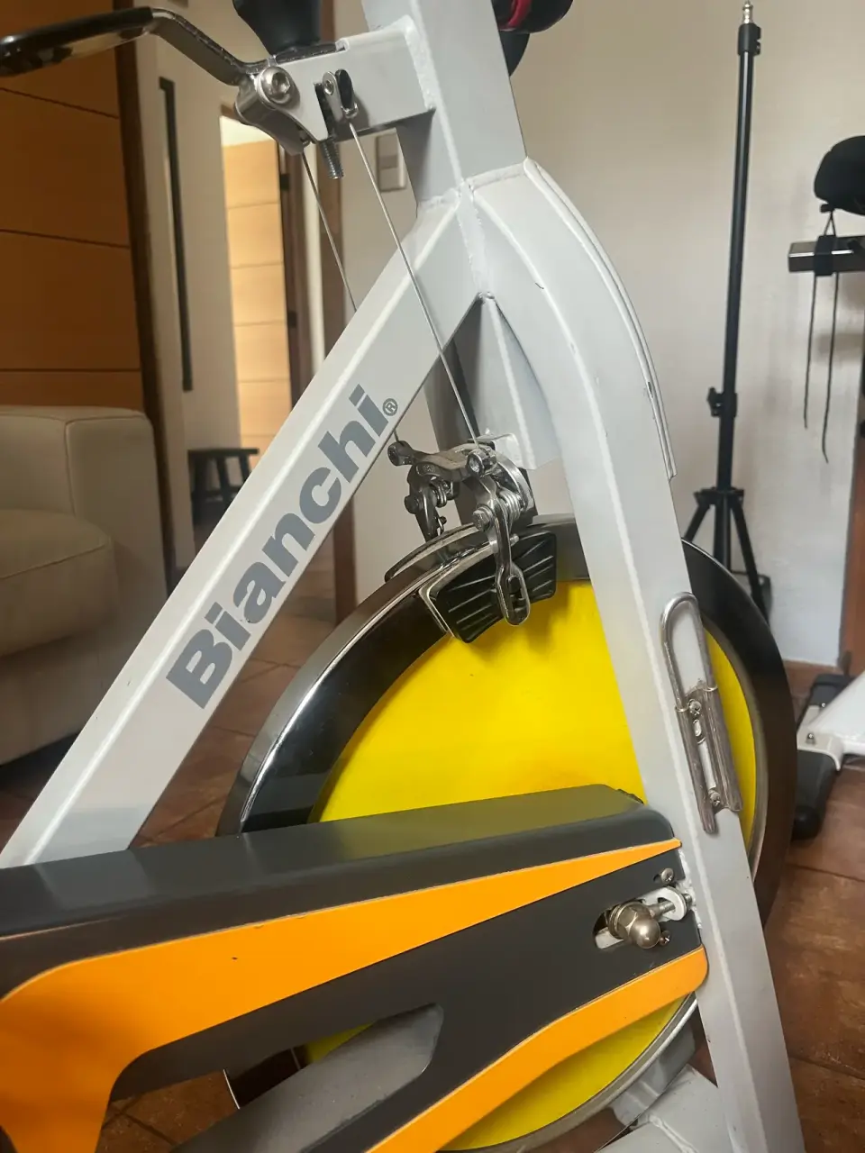 Bicicleta estática Bianchi gris y amarilla - miniatura 3