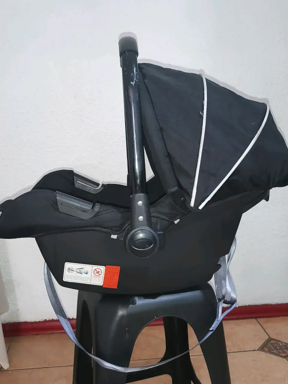 Silla de auto para bebé negra - miniatura 2