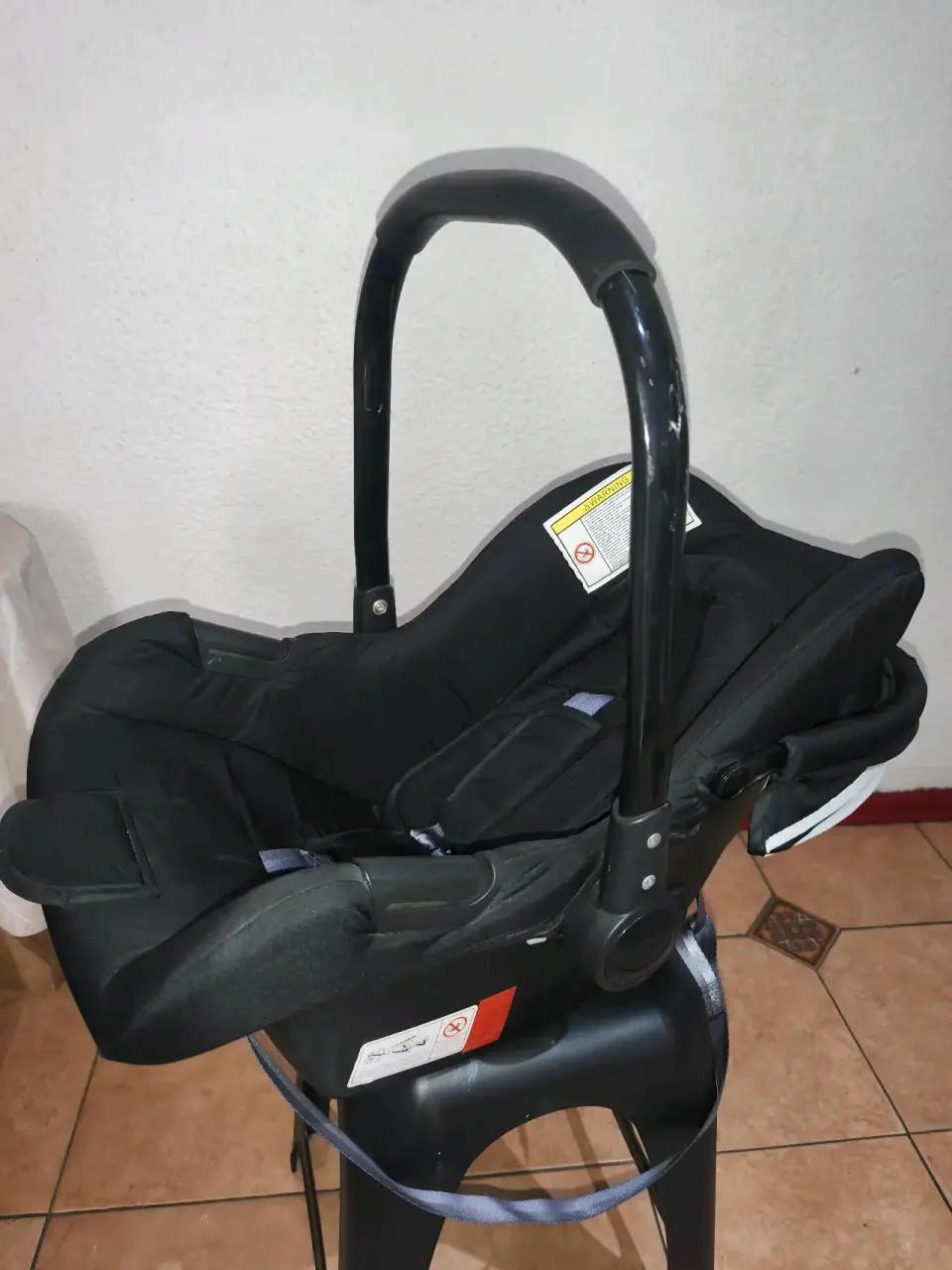 Silla de auto para bebé negra - miniatura 5