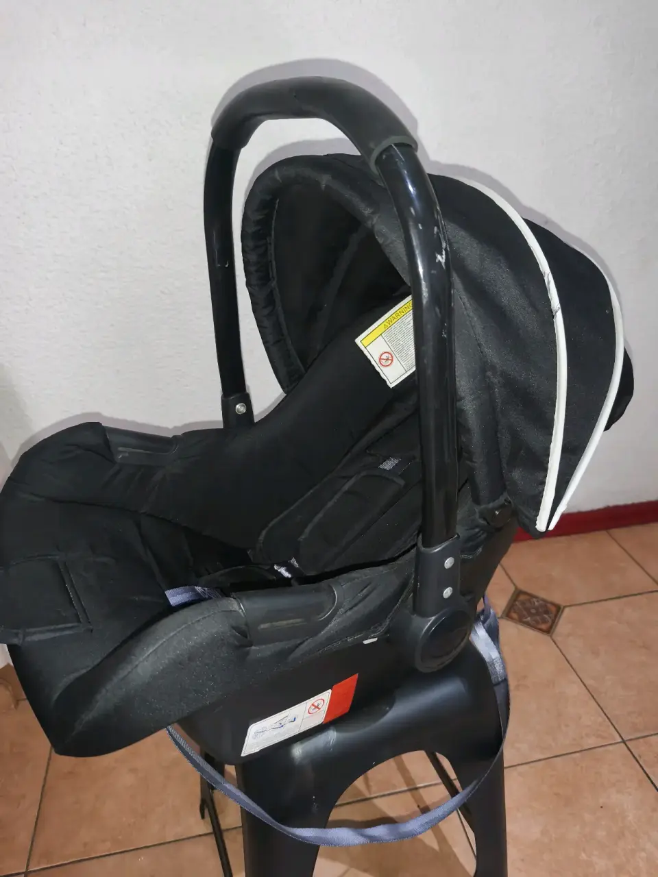 Silla de auto para bebé negra - miniatura 6