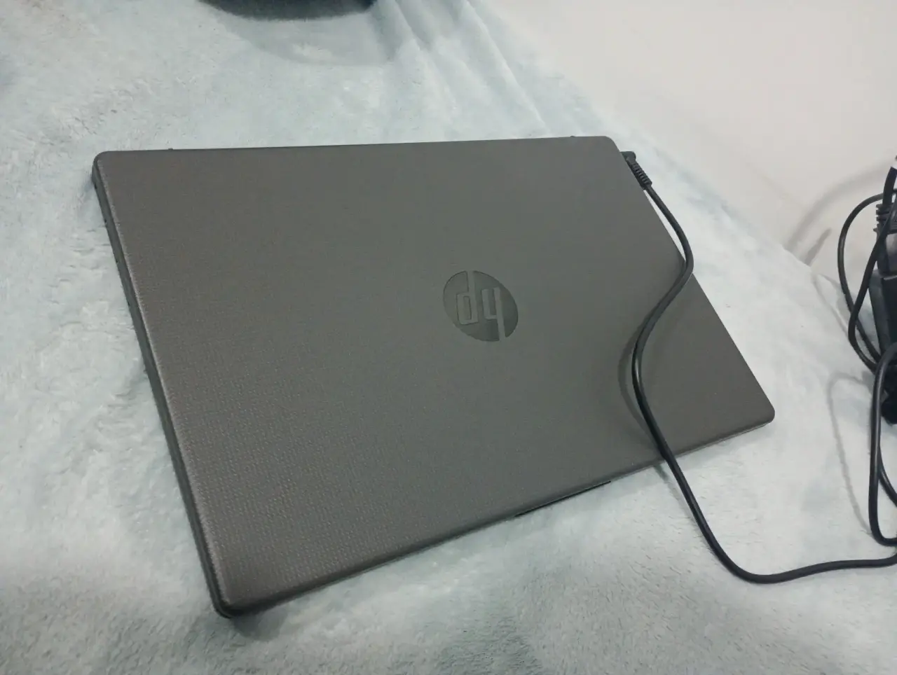 Notebook HP en buen estado - miniatura 2