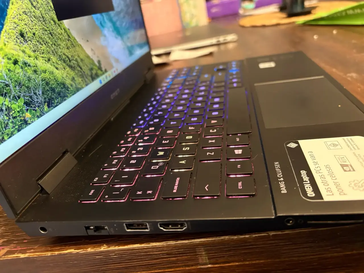 Laptop gaming Omen negra - miniatura 6
