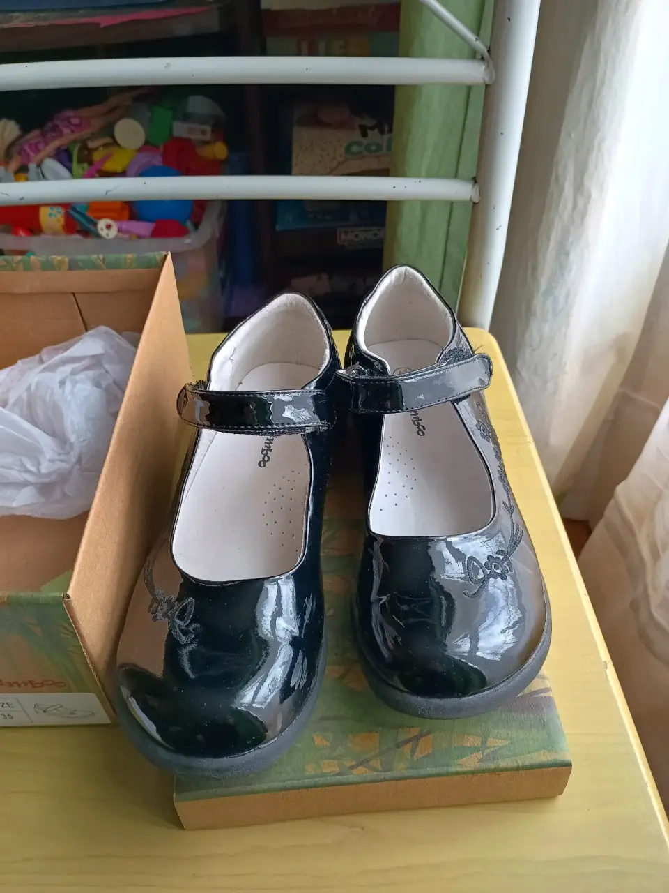 Zapatos negros de charol para niña - miniatura 3