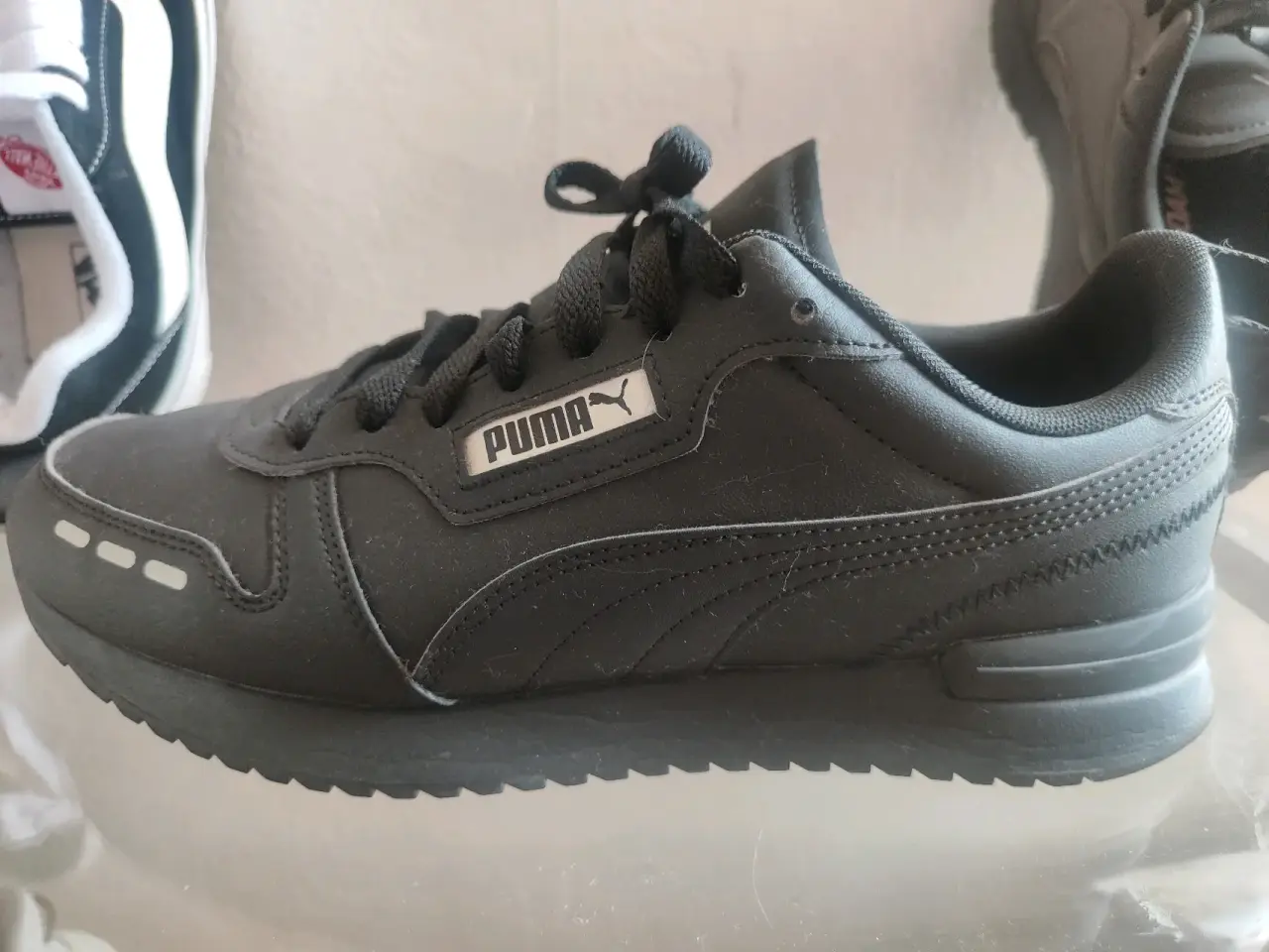 Zapatillas negras deportivas Puma - miniatura 2