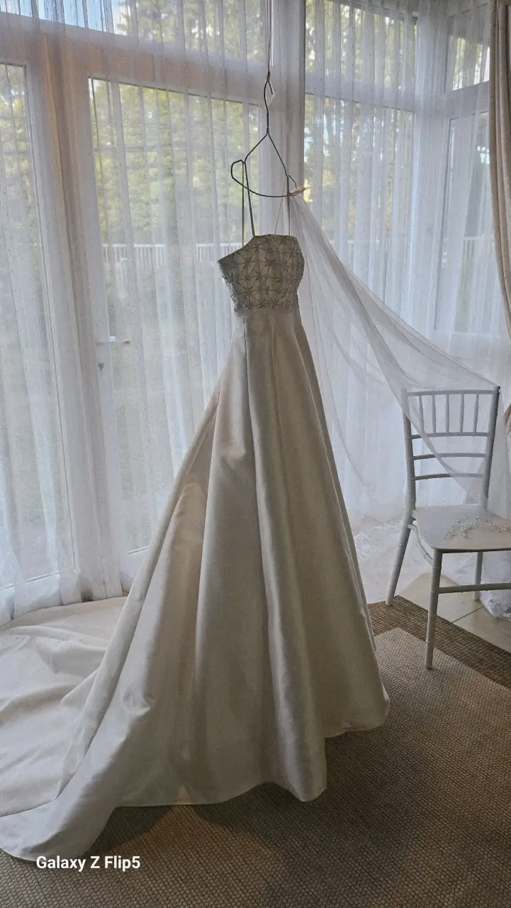 Vestido de novia elegante blanco - miniatura 2
