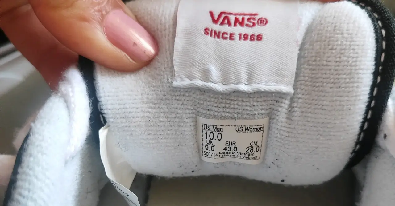 Zapatillas Vans negras y blancas - miniatura 3