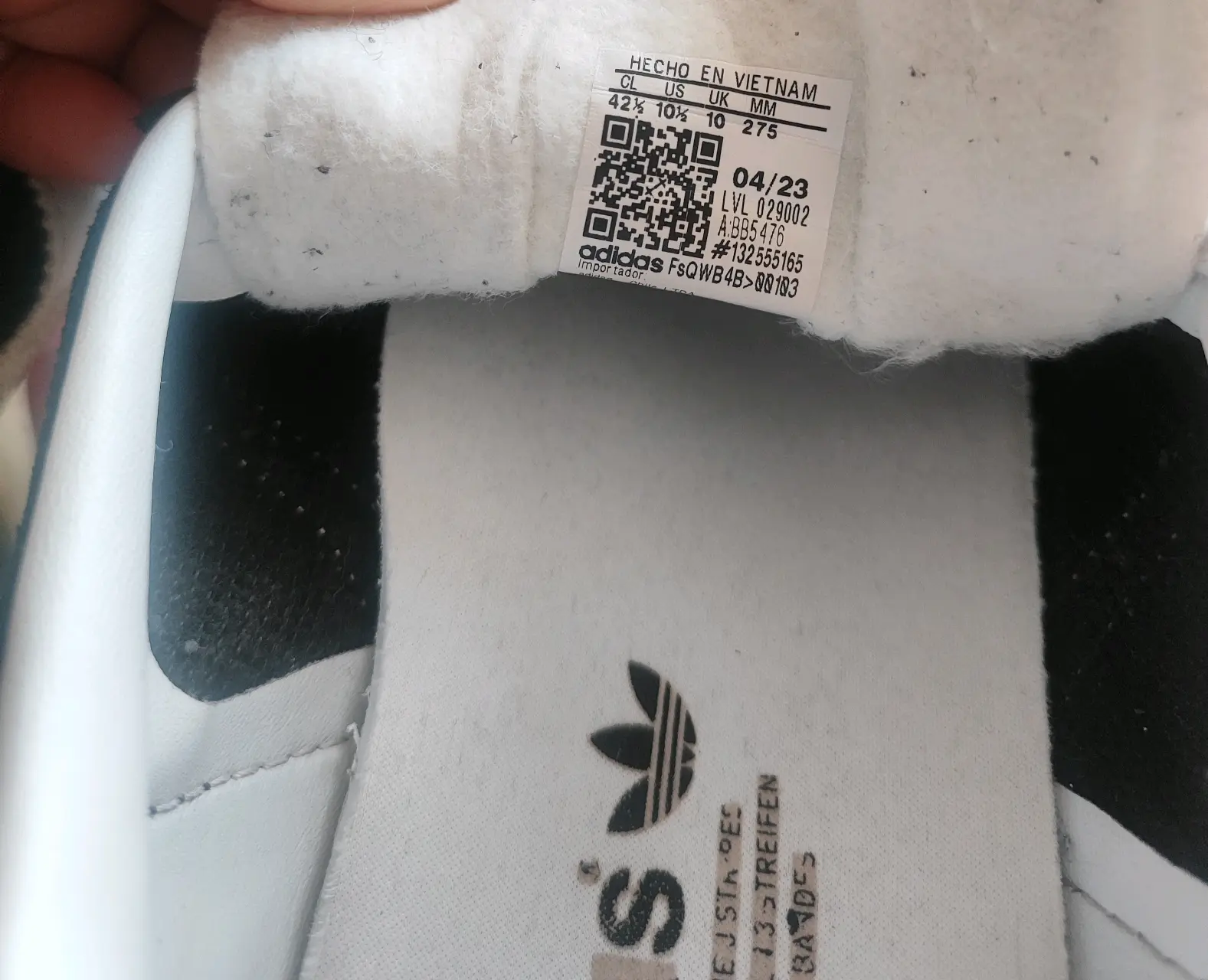 Zapatillas Adidas blancas y negras - miniatura 2