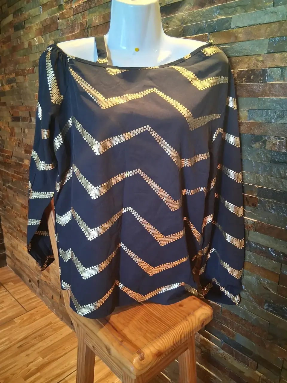 Blusa negro con detalles dorados - miniatura 4