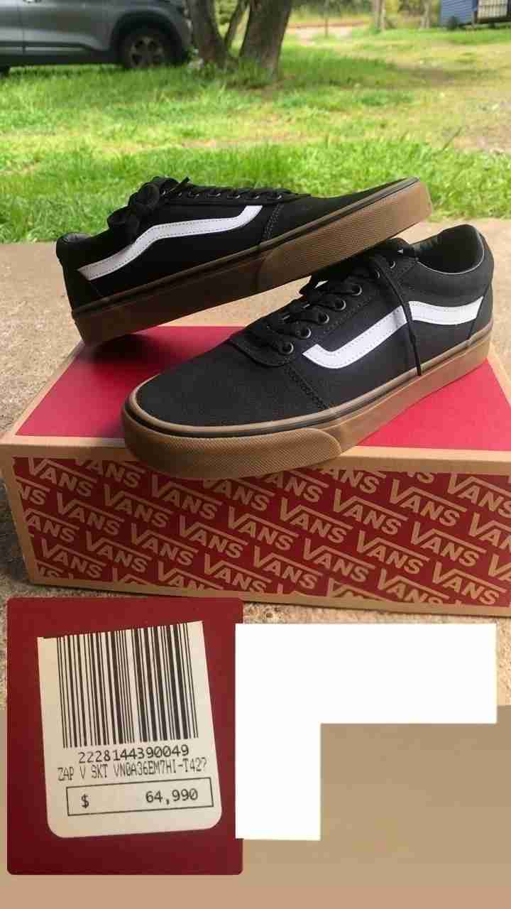 Zapatillas Vans negras con blanco