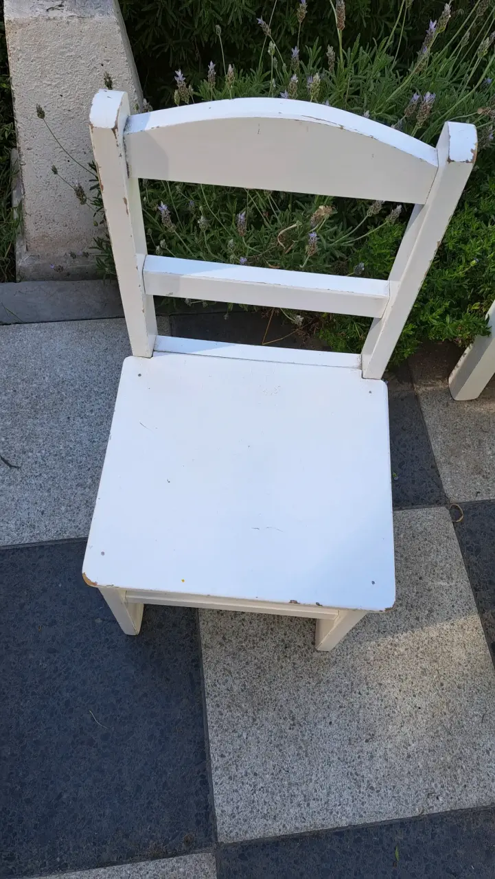 Se vende mesa y silla tipo jardín - miniatura 1