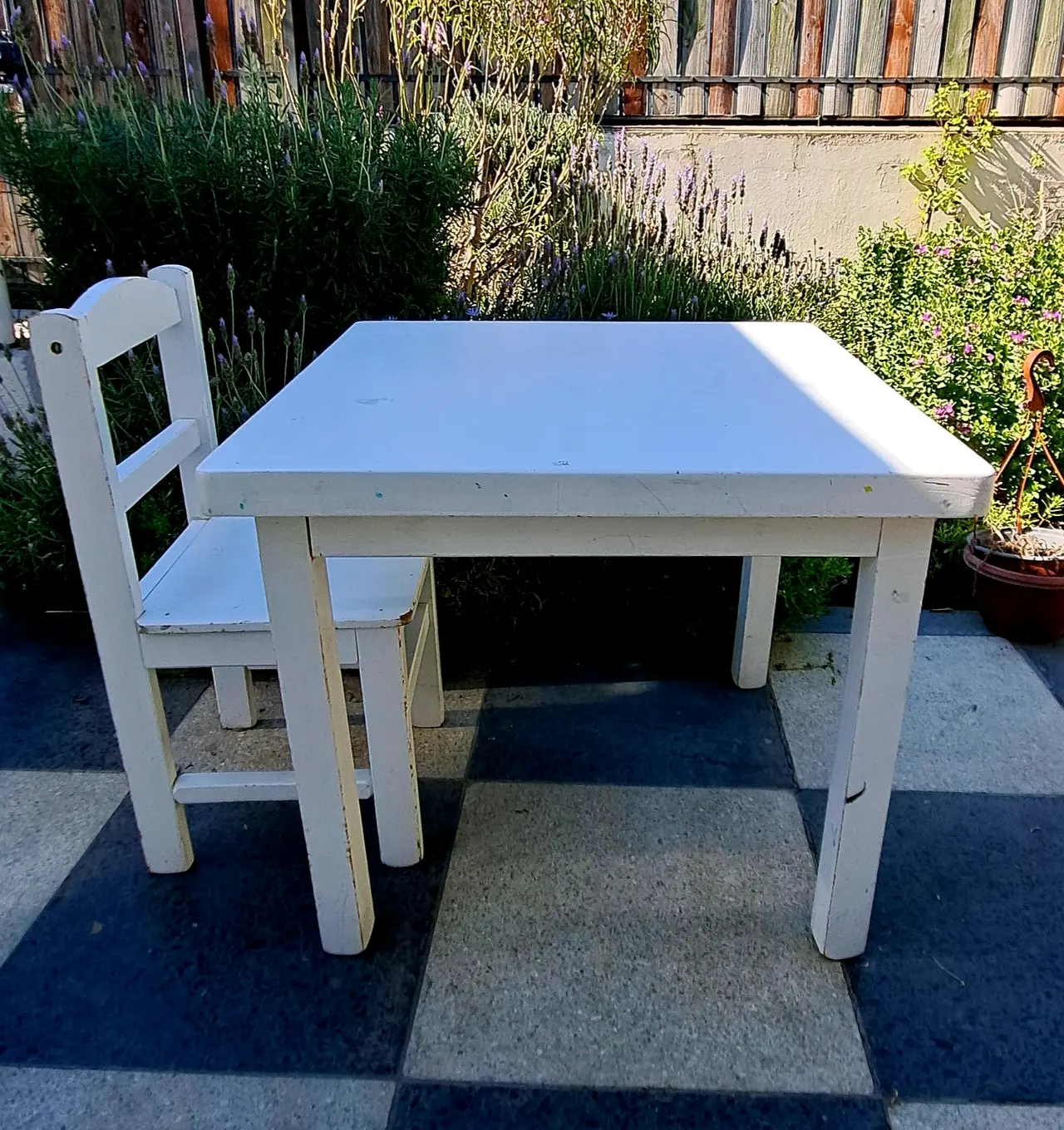 Se vende mesa y silla tipo jardín - miniatura 2