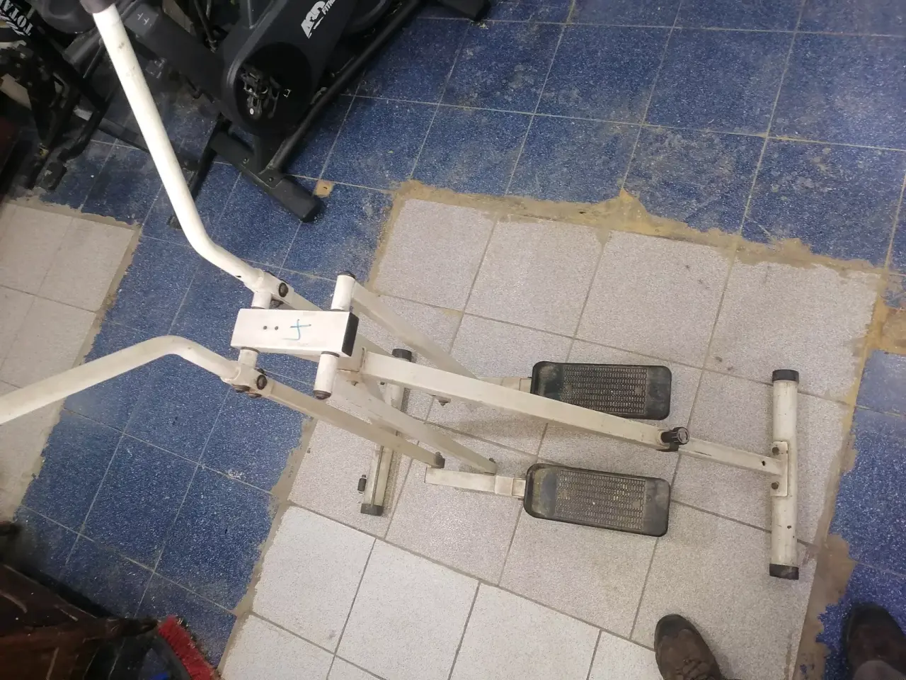 Mini escaladora blanca para ejercicio - miniatura 1