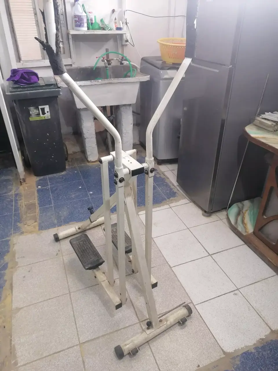 Mini escaladora blanca para ejercicio - miniatura 2