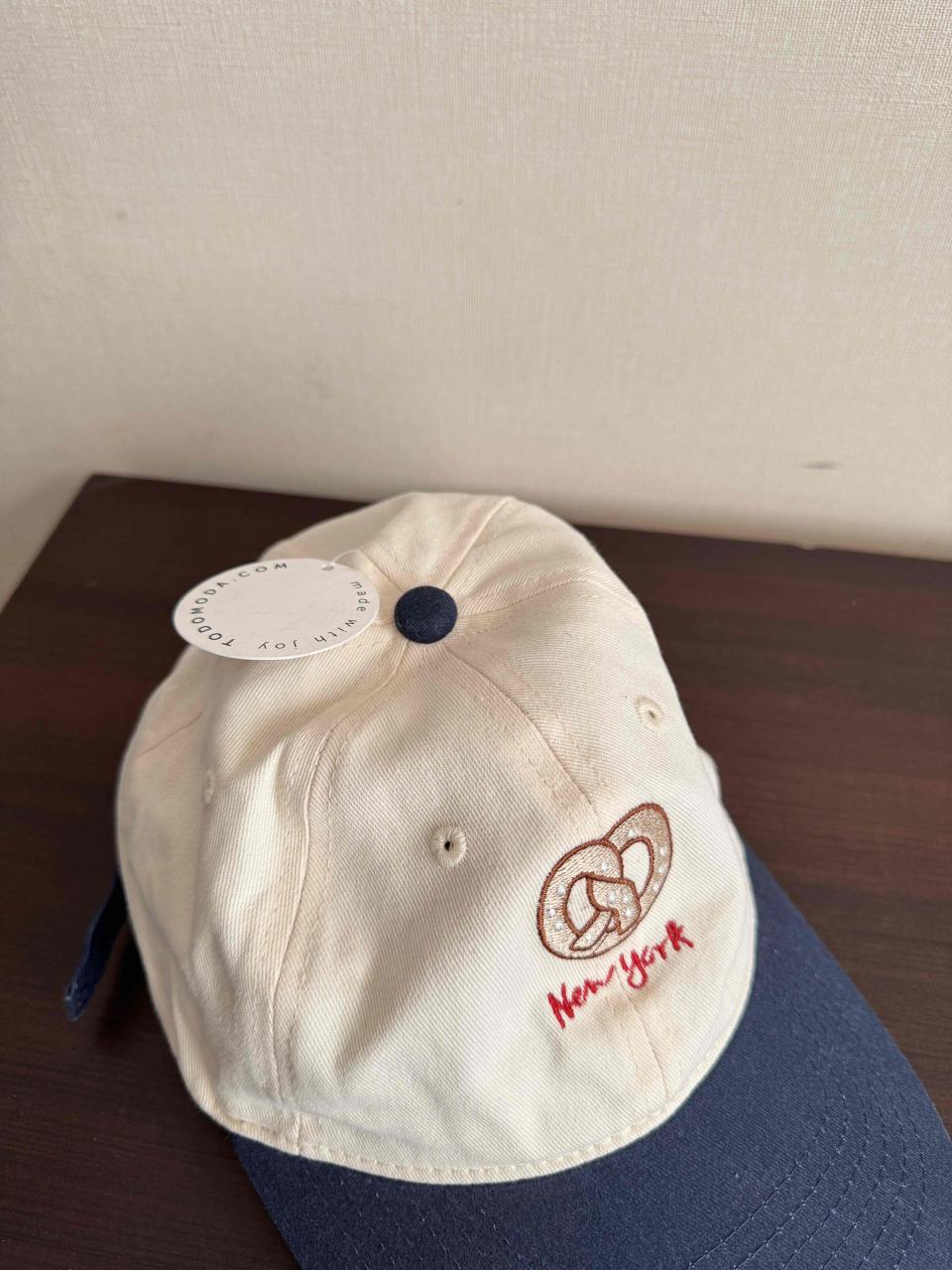 Gorra beige con visera azul - miniatura 2