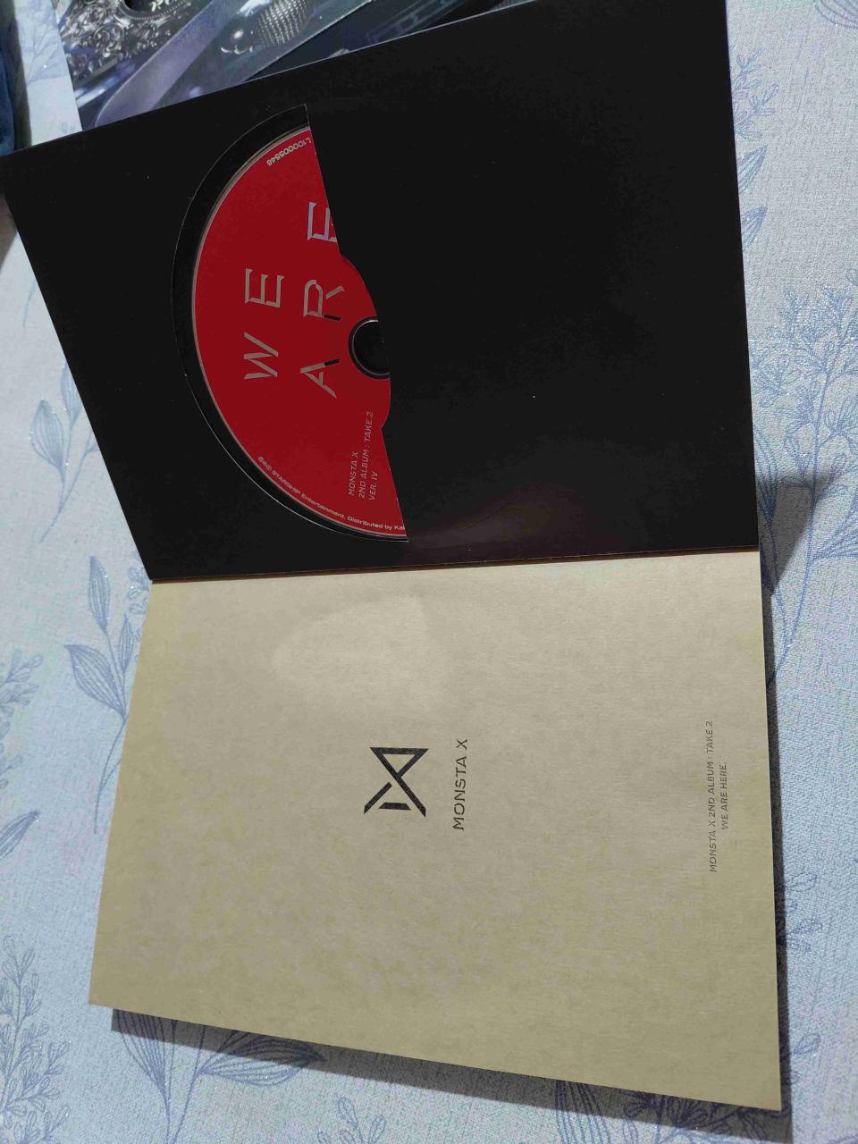 Álbum 'We Are Here' versión IV - miniatura 2