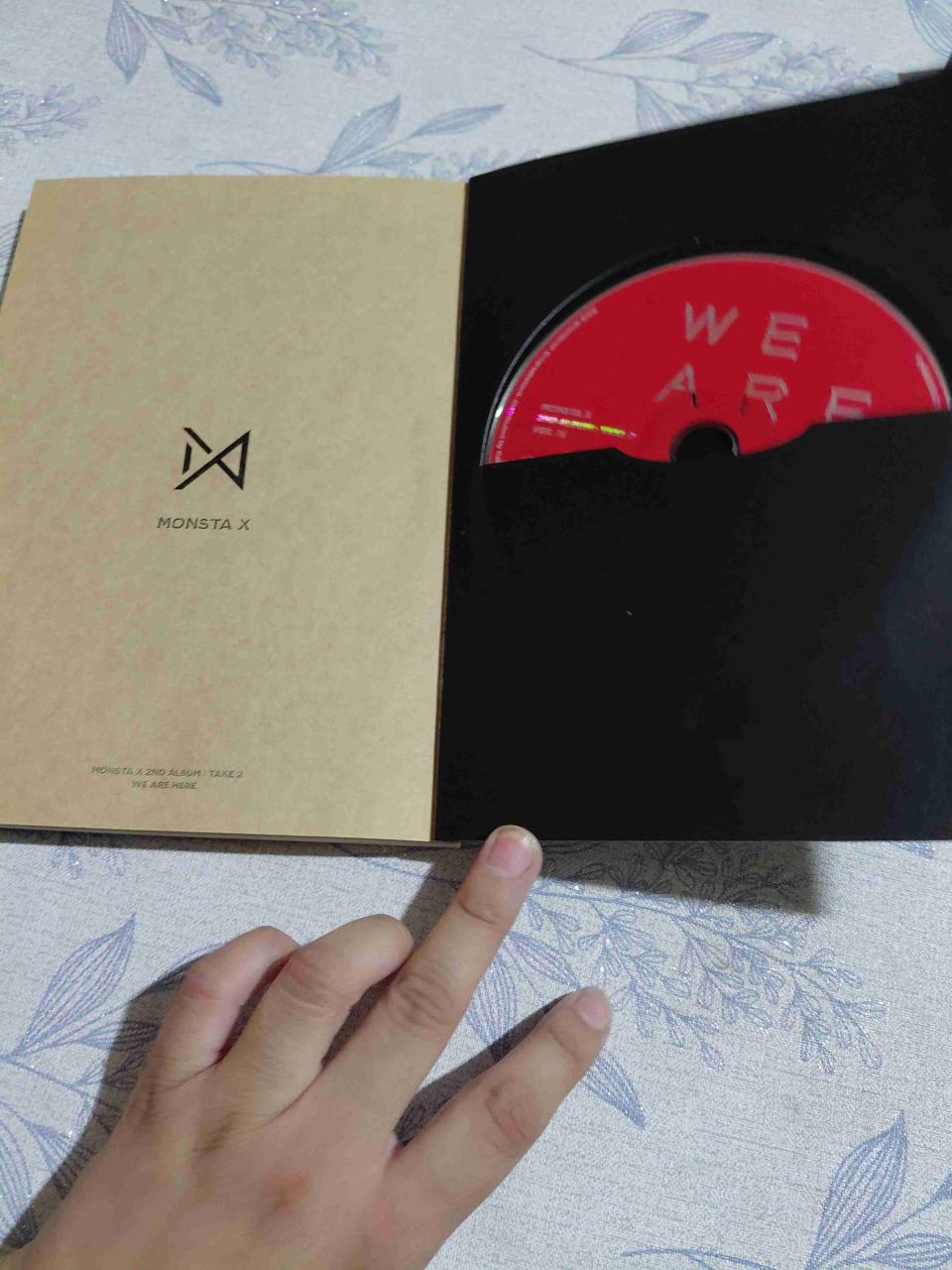 Álbum 'We Are Here' versión IV - miniatura 4