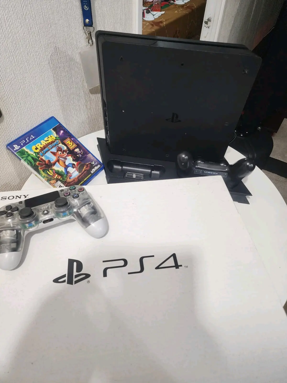 PS4 SLIM DE 500GB COMO NUEVO - miniatura 2