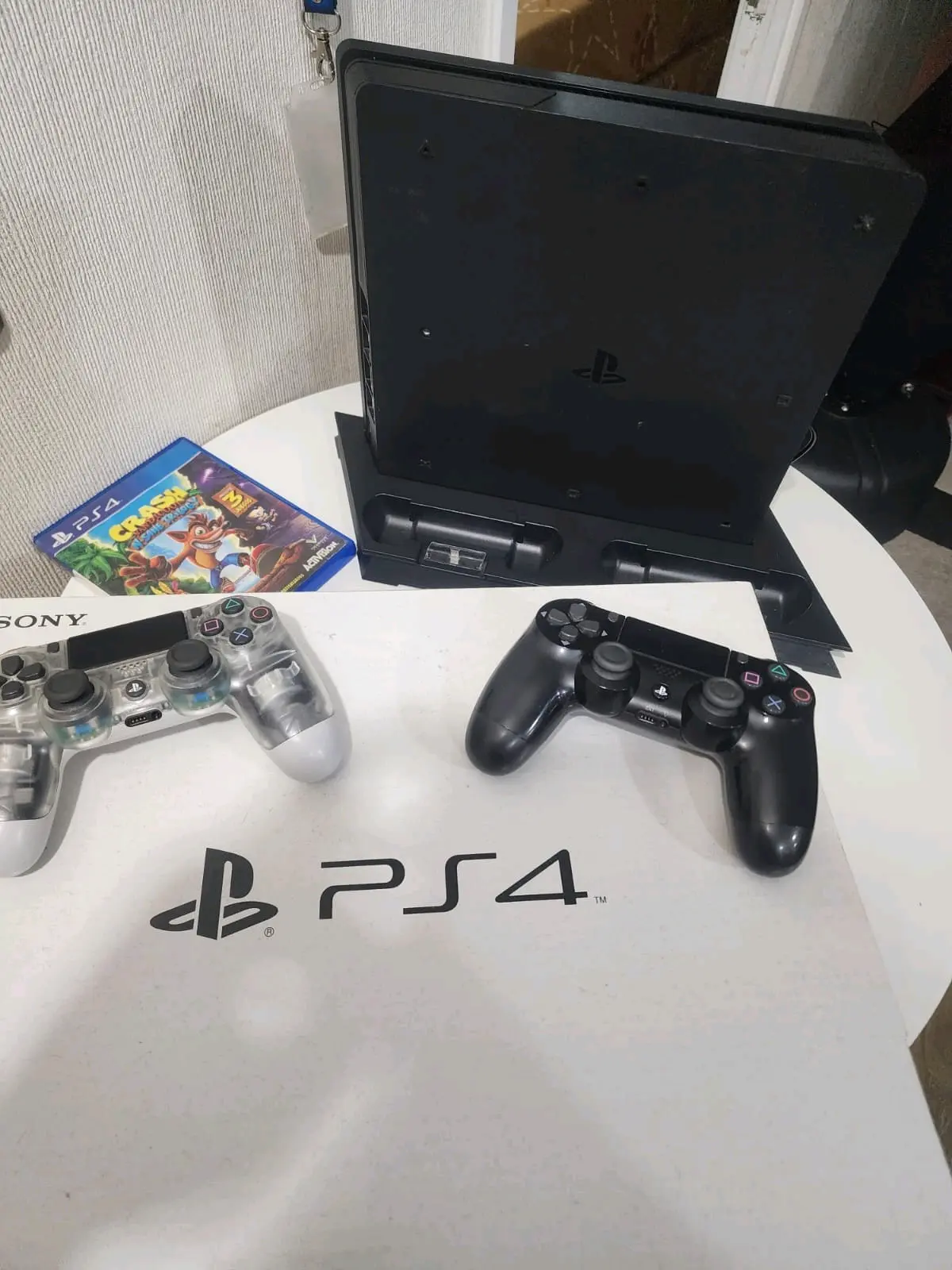 PS4 SLIM DE 500GB COMO NUEVO - miniatura 3