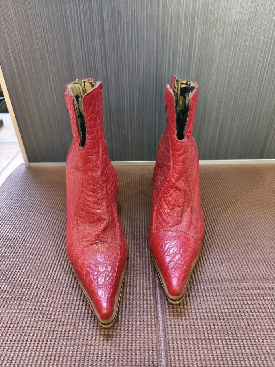 Botines rojos de cuero estampado - miniatura 2