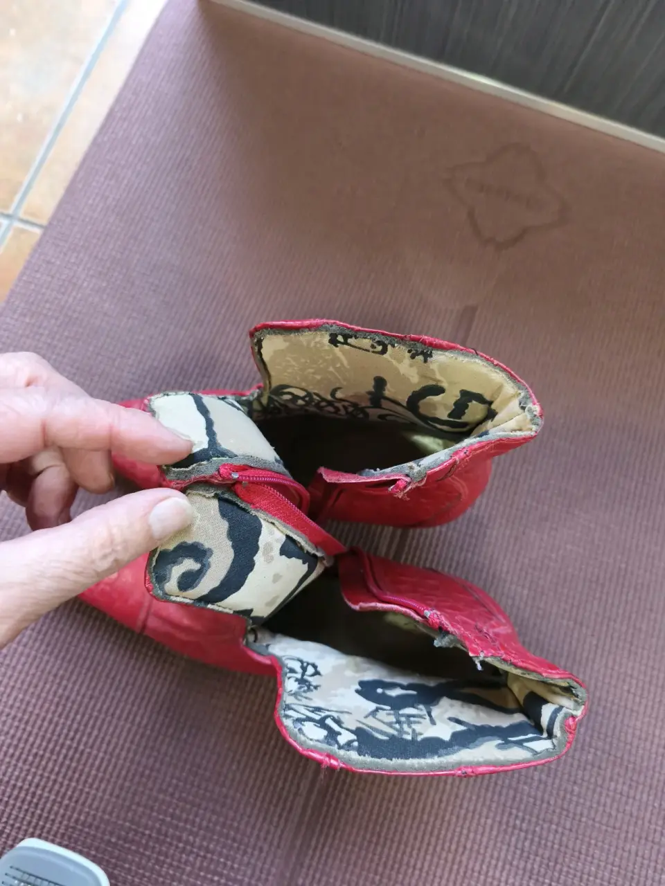 Botines rojos de cuero estampado - miniatura 4