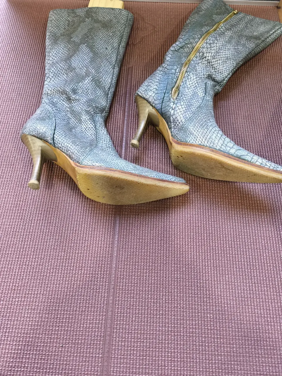 Botas altas estilo serpiente - miniatura 3