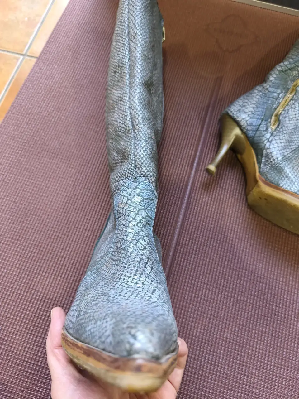 Botas altas estilo serpiente - miniatura 4