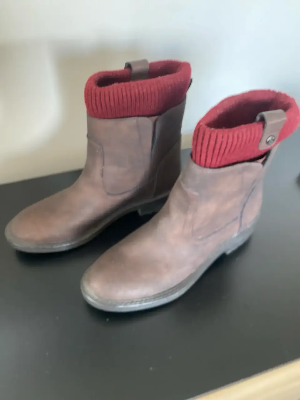 Botines marrones con puño rojo - miniatura 3