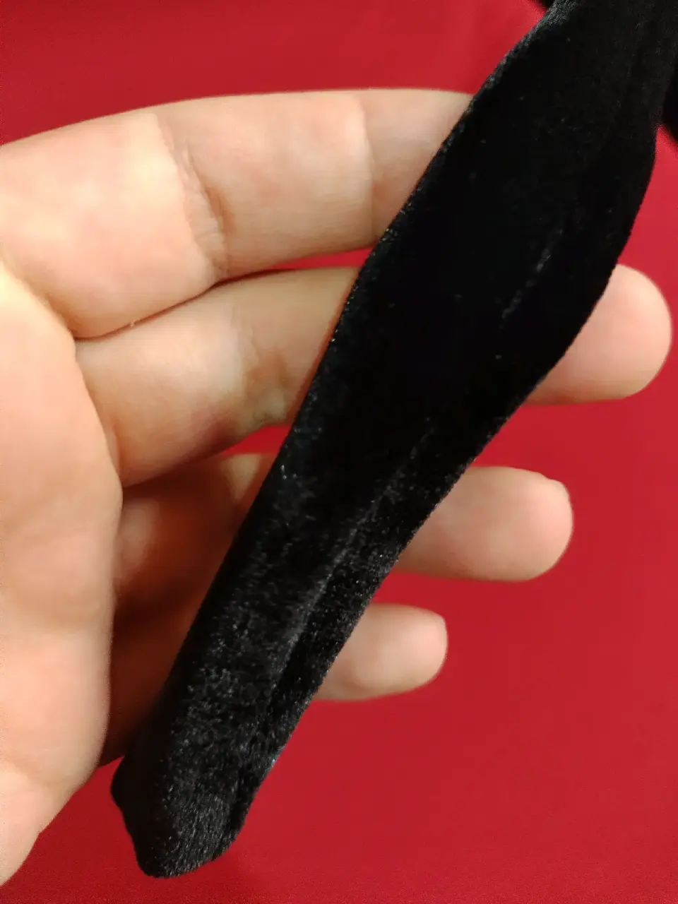 Capa negra de terciopelo con capucha - miniatura 5