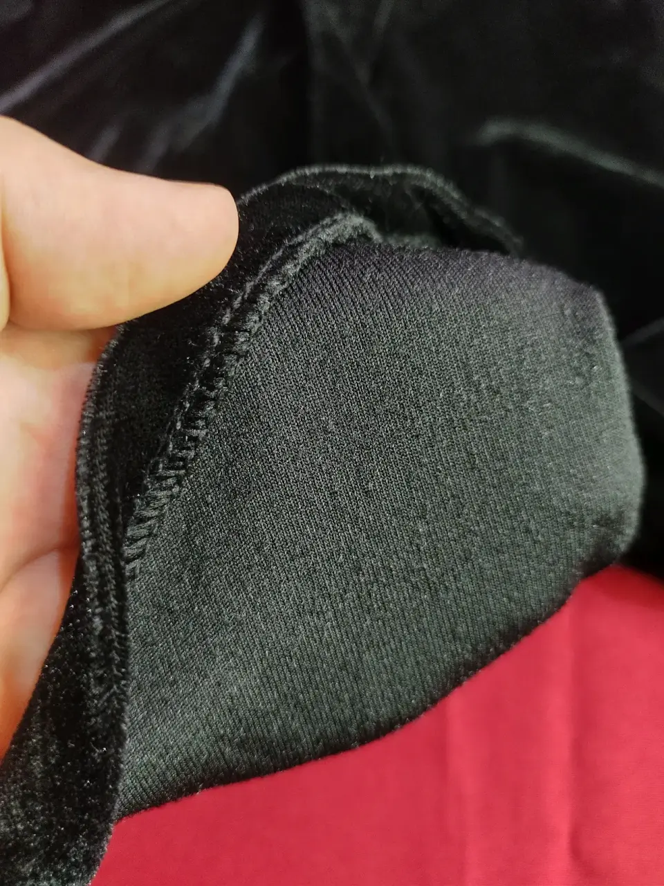 Capa negra de terciopelo con capucha - miniatura 6
