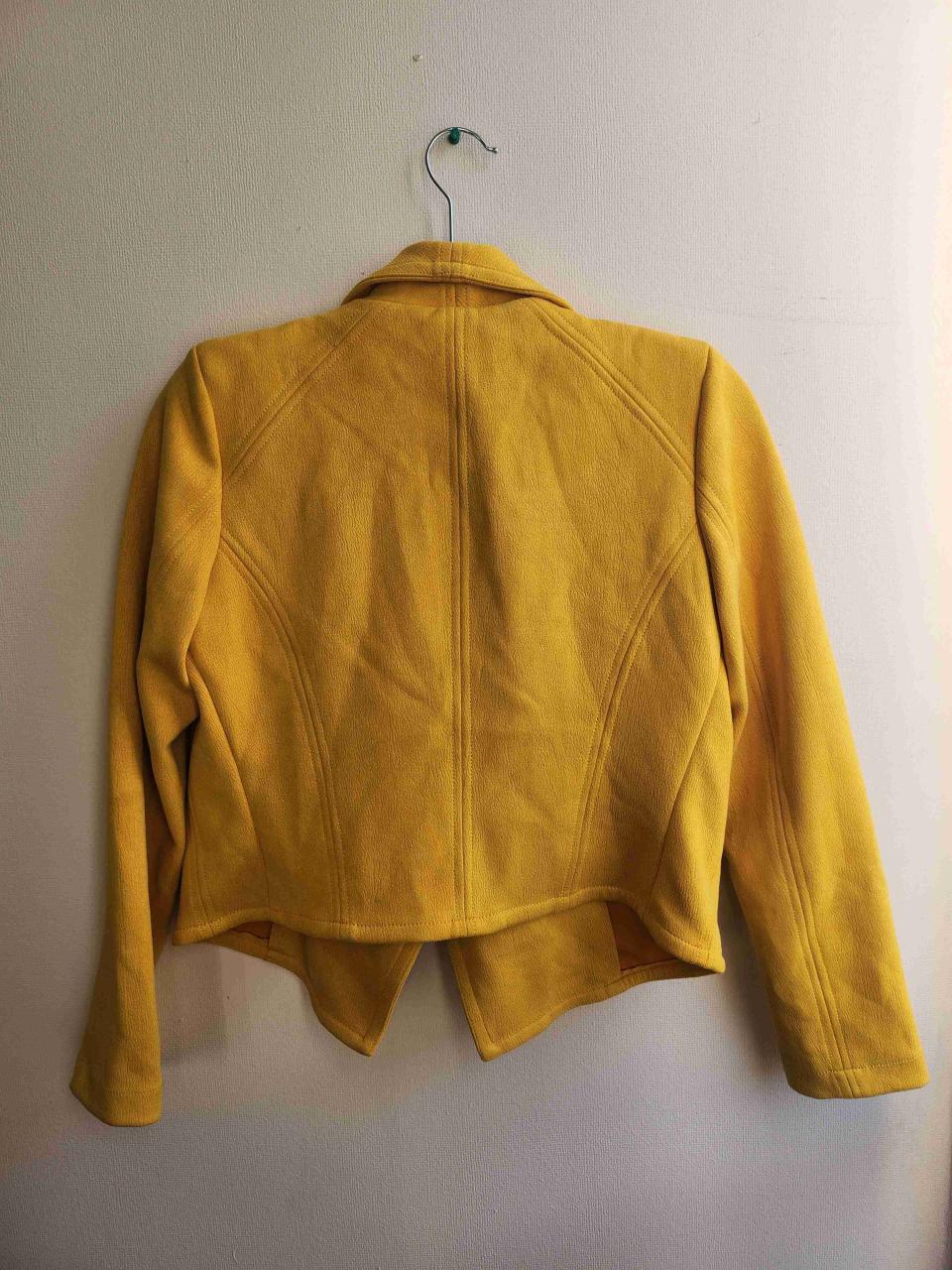 Chaqueta amarilla elegante - miniatura 2