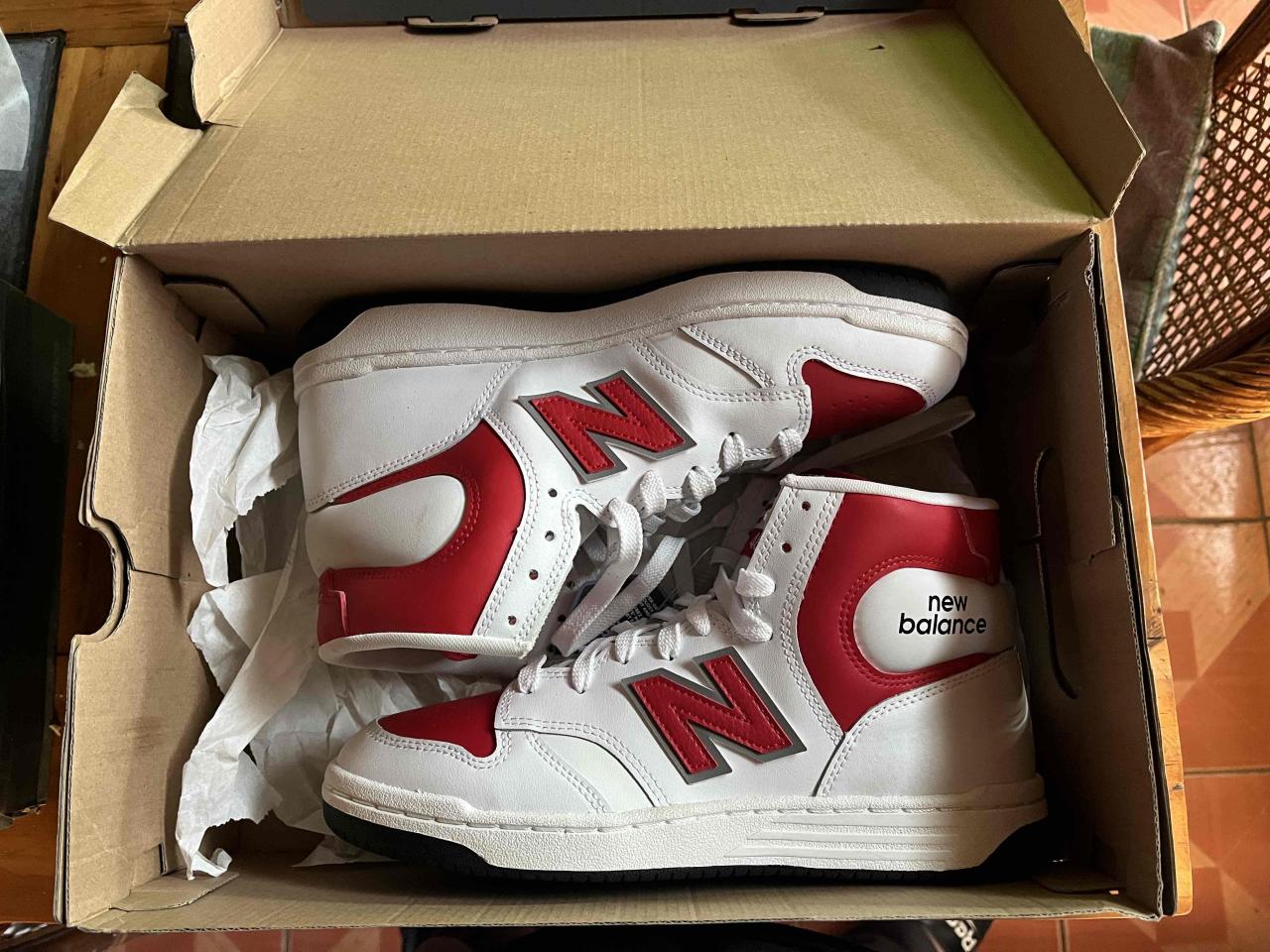 Zapatillas New Balance blancas y rojas - miniatura 1