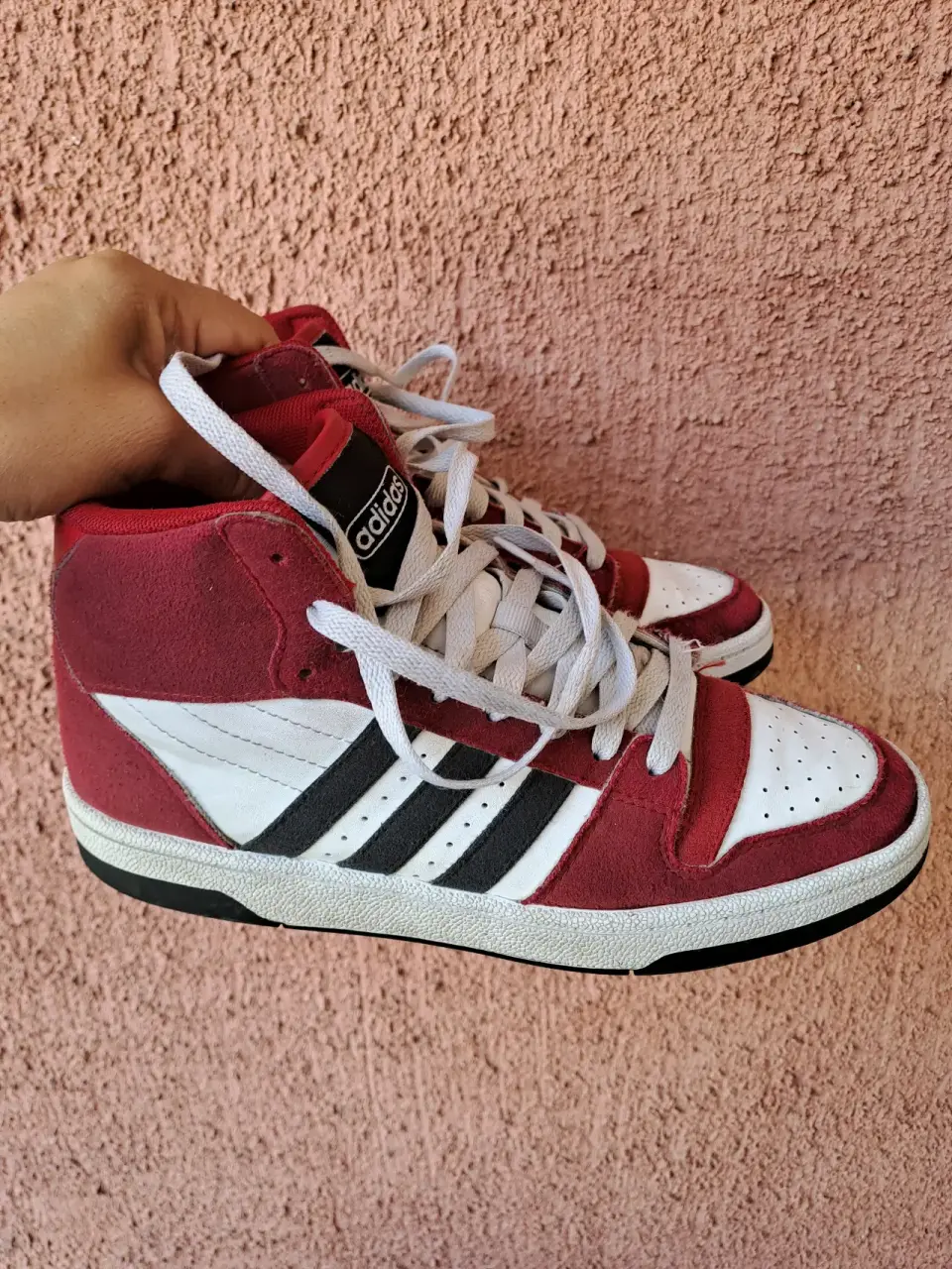 Zapatillas Adidas rojas y blancas - miniatura 1
