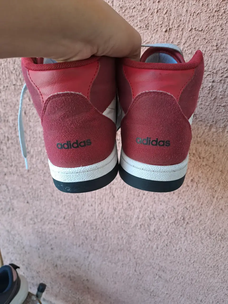 Zapatillas Adidas rojas y blancas - miniatura 2