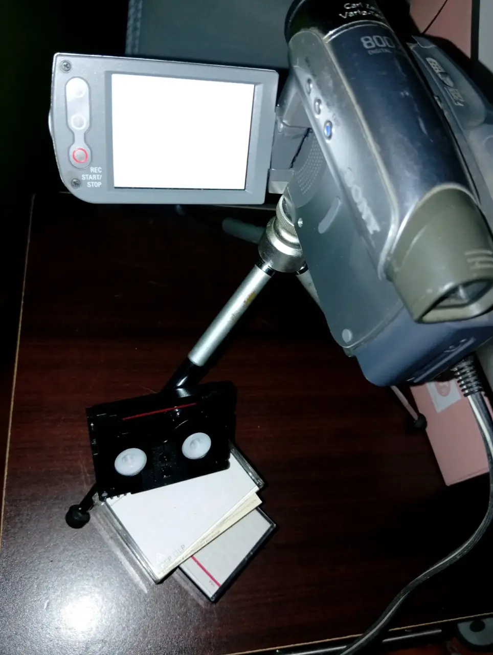 Cámara Sony Handycam con trípode - miniatura 2