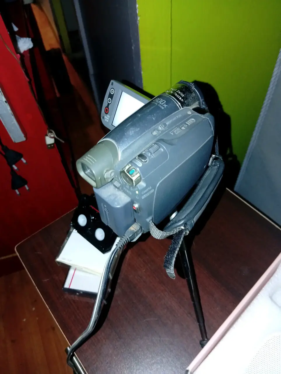 Cámara Sony Handycam con trípode - miniatura 3