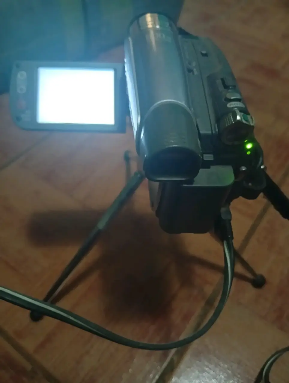 Cámara Sony Handycam con trípode - miniatura 5