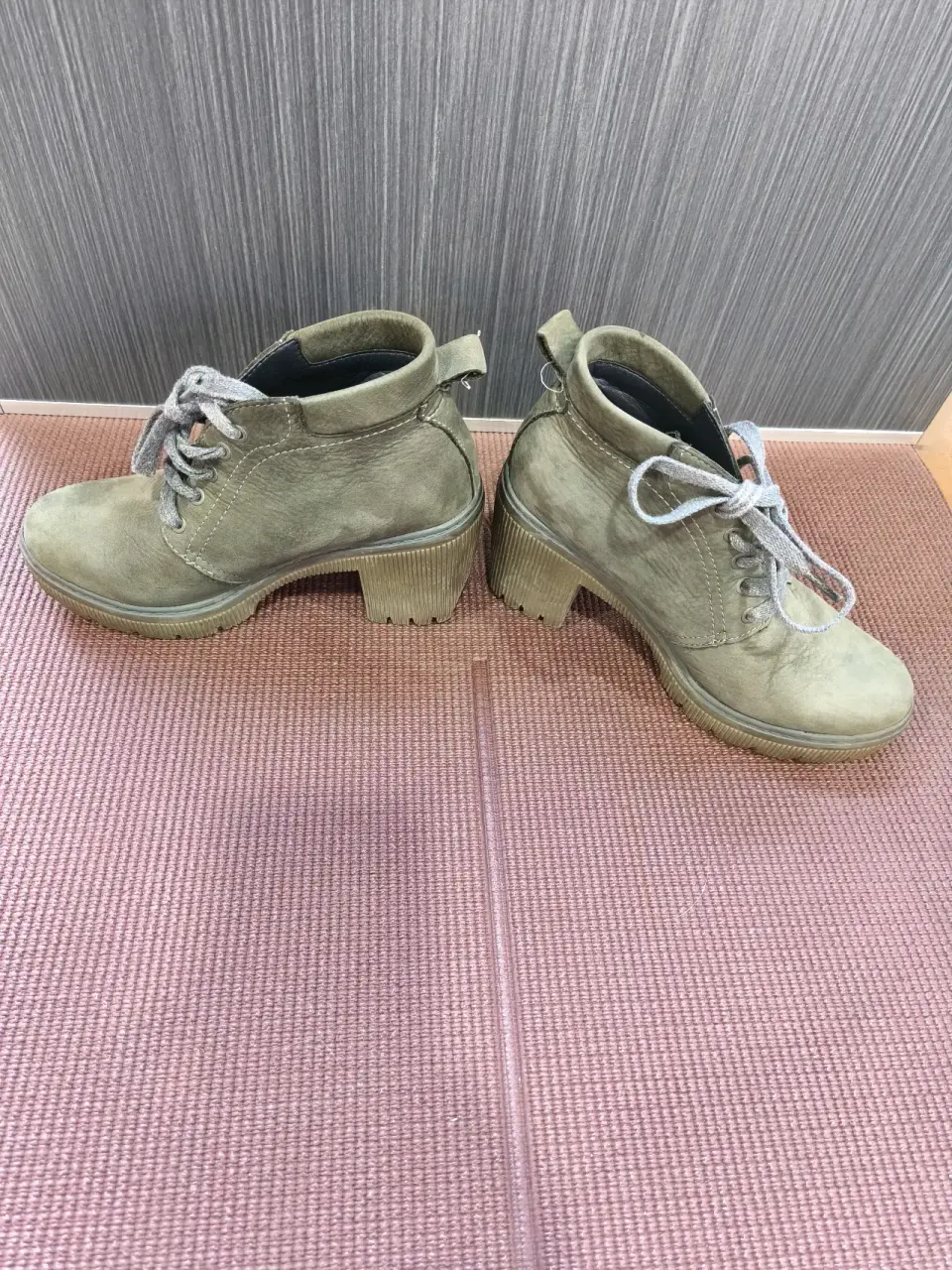 Botines de tacón verde oliva - miniatura 2