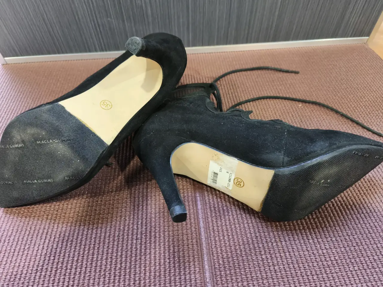 Zapatos de tacón negro con amarras - miniatura 3