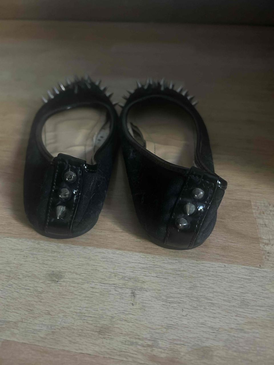 Zapatos bailarinas negras con tachas metálicas - miniatura 2