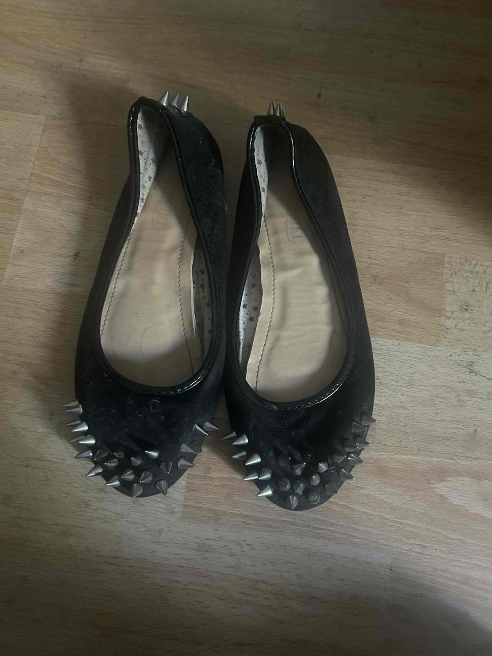 Zapatos bailarinas negras con tachas metálicas - miniatura 3