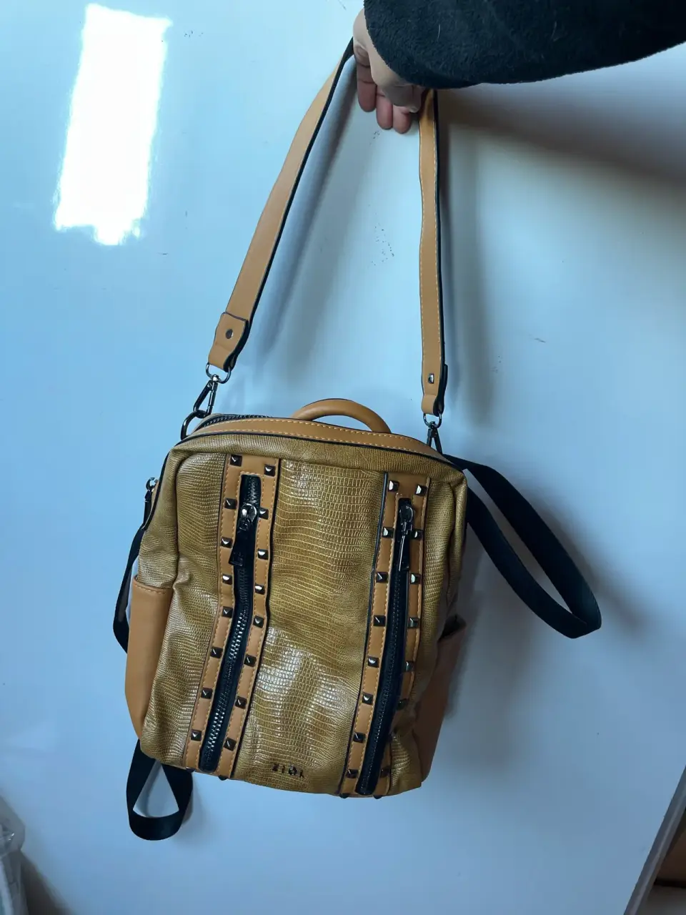 Mochila cafe  con tachas - miniatura 3