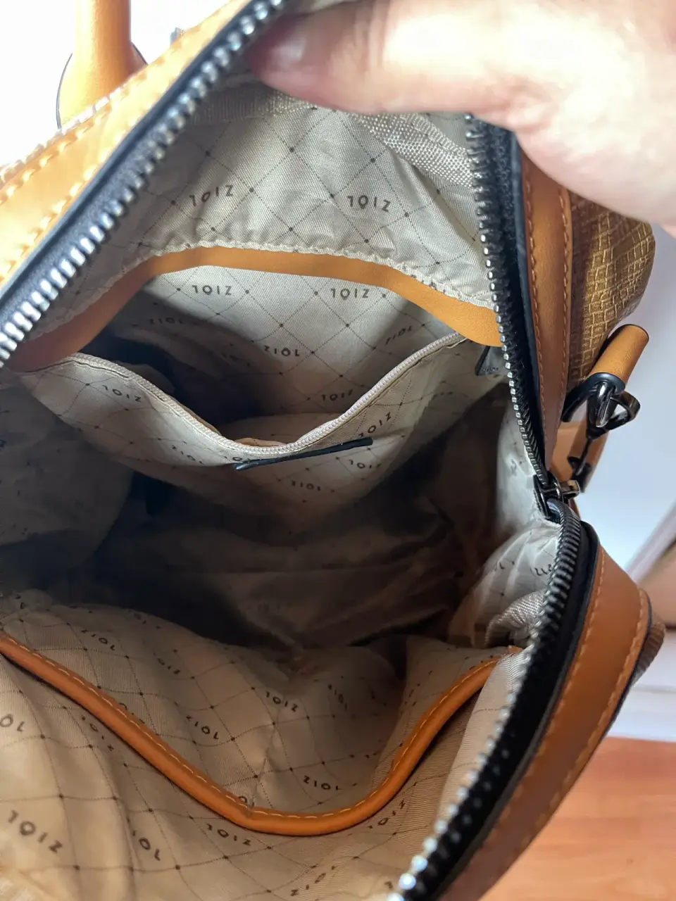 Mochila cafe  con tachas - miniatura 4