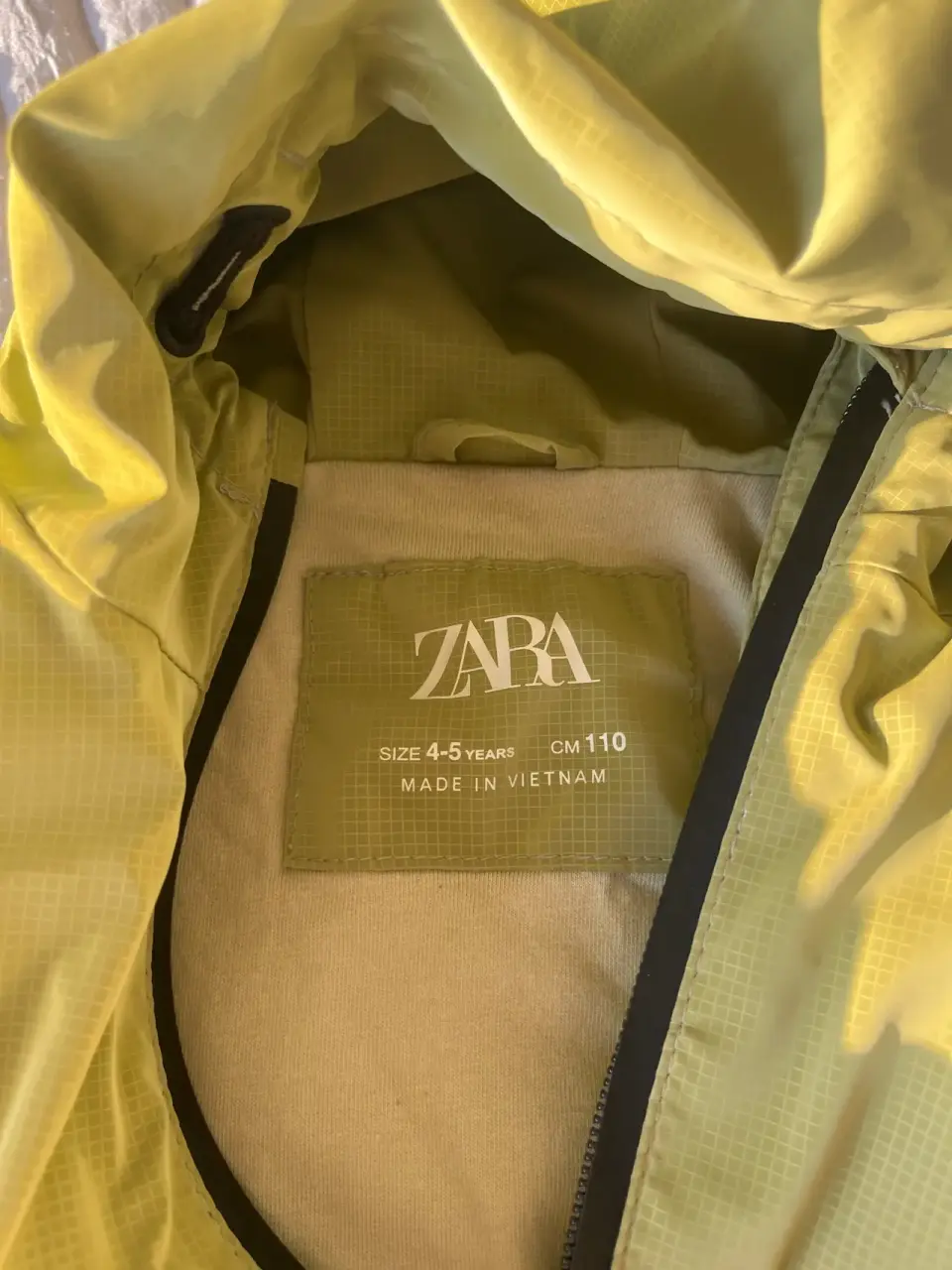 🌧️ Impermeable Zara Niño – Talla 5-6 años (Como Nue - miniatura 2