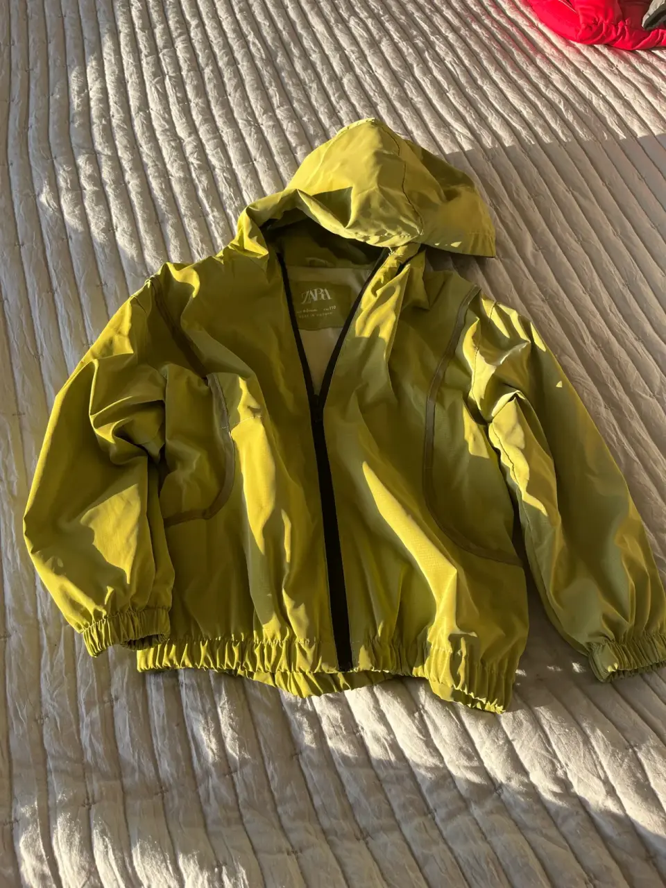 🌧️ Impermeable Zara Niño – Talla 5-6 años (Como Nue - miniatura 3