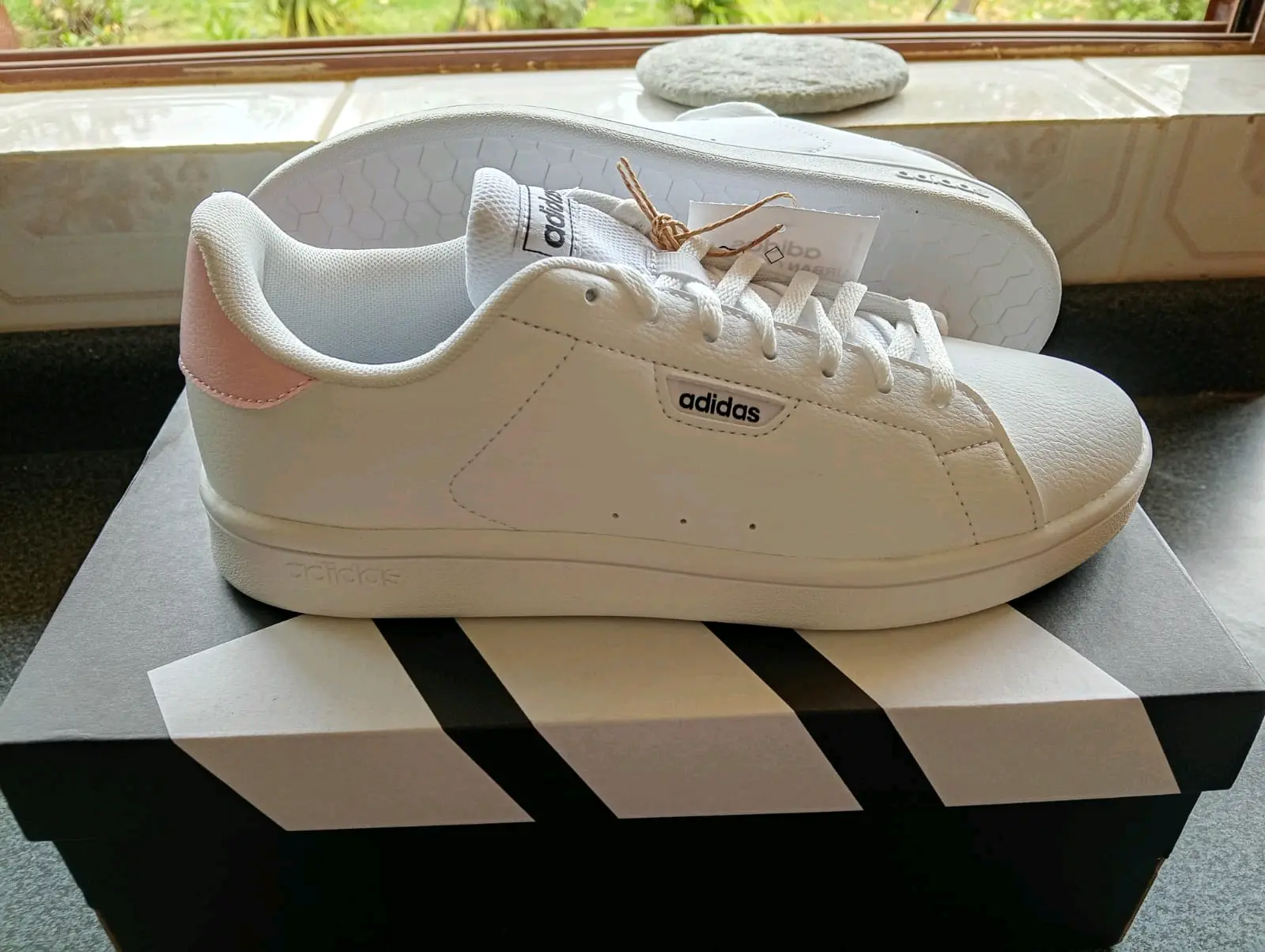 Zapatillas Adidas blancas con rosa - miniatura 1